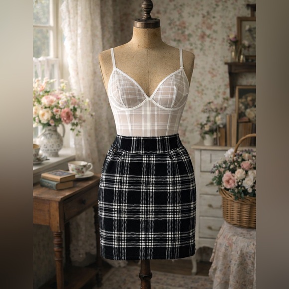 Dresses & Skirts - Black & White Wool Plaid Mini Skirt